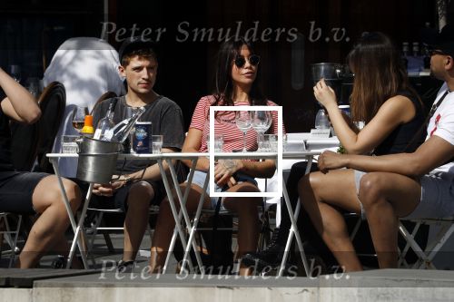 Amsterdam 19 april 2018
Lil Kleine met zijn vriendin jamie Vaes op terras bij George