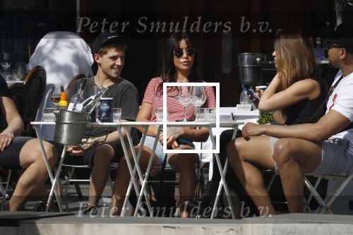 Amsterdam 19 april 2018
Lil Kleine met zijn vriendin jamie Vaes op terras bij George