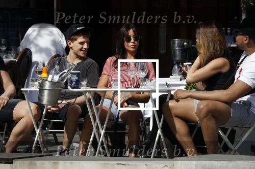 Amsterdam 19 april 2018
Lil Kleine met zijn vriendin jamie Vaes op terras bij George