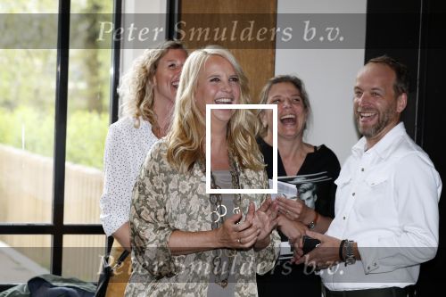 Amsterdam 25 september 2018
Presentatie lâ€™Homo van het blad Linda in Hotel Arena. Linda de Mol reikt het eerste exemplaar uit aan Erwin Olaf Hans v Manen en Hans Klok .