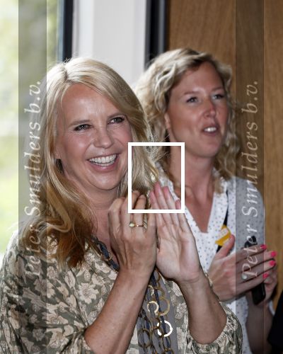 Amsterdam 25 september 2018
Presentatie lâ€™Homo van het blad Linda in Hotel Arena. Linda de Mol reikt het eerste exemplaar uit aan Erwin Olaf Hans v Manen en Hans Klok .