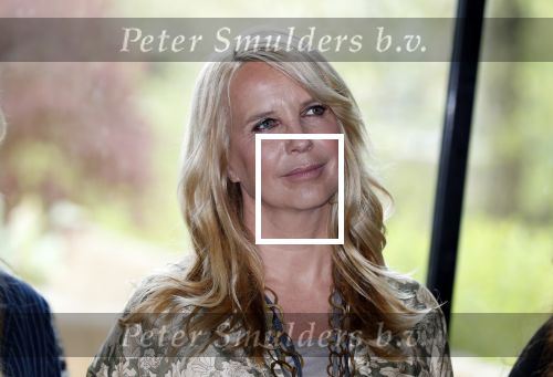 Amsterdam 25 september 2018
Presentatie lâ€™Homo van het blad Linda in Hotel Arena. Linda de Mol reikt het eerste exemplaar uit aan Erwin Olaf Hans v Manen en Hans Klok .
