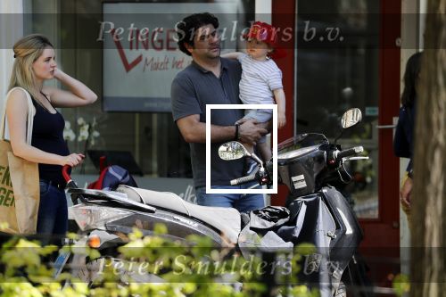 Amsterdam 6 mei 2018
Een zwanger Liza Sips met partner Ralph Manheim en zoon