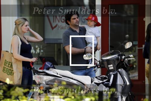 Amsterdam 6 mei 2018
Een zwanger Liza Sips met partner Ralph Manheim en zoon