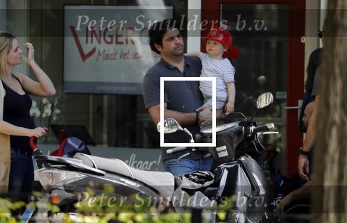 Amsterdam 6 mei 2018
Een zwanger Liza Sips met partner Ralph Manheim en zoon
