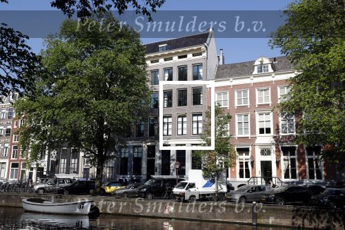 Amsterdam 9 mei 2018
Marcel Boekhoorn heeft een fantastisch pand/huis/appartement op de gracht gekocht.