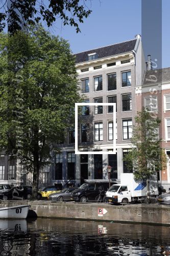 Amsterdam 9 mei 2018
Marcel Boekhoorn heeft een fantastisch pand/huis/appartement op de gracht gekocht.