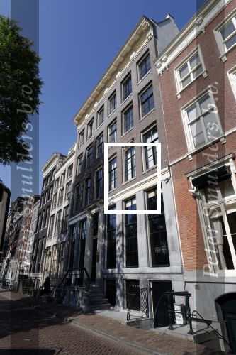 Amsterdam 9 mei 2018
Marcel Boekhoorn heeft een fantastisch pand/huis/appartement op de gracht gekocht.