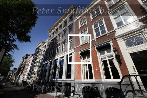 Amsterdam 9 mei 2018
Marcel Boekhoorn heeft een fantastisch pand/huis/appartement op de gracht gekocht.