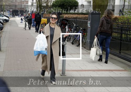 Hamburg 13 april 2018
Sylvie Meis viert haar 40e verjaardag oa met haar vader en moeder en haar broer Daniel. Ze gingen smiddags lunchen in Restaurant Daniel en s avonds was het feest in hotel Radisson Blue in Hamburg. De PA van Sylvie  Marina Coburger