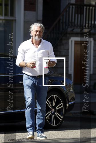 Amsterdam 5 mei 2018
Mark Teurlings brengt kopje koffie