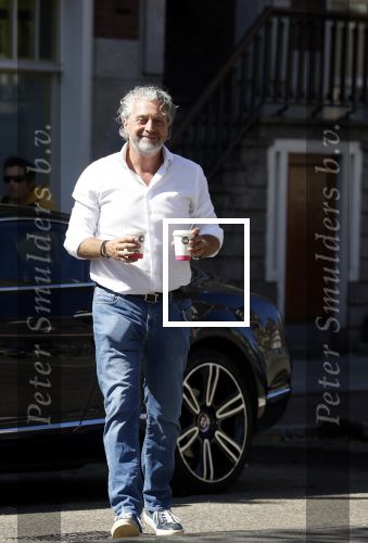 Amsterdam 5 mei 2018
Mark Teurlings brengt kopje koffie