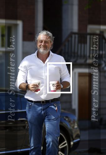 Amsterdam 5 mei 2018
Mark Teurlings brengt kopje koffie