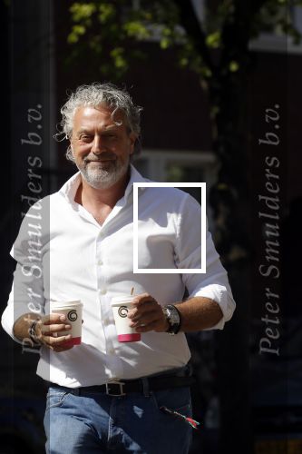 Amsterdam 5 mei 2018
Mark Teurlings brengt kopje koffie