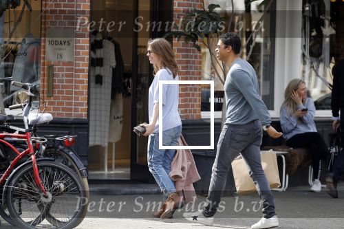 Amsterdam 10 april 2018 
Michael Reiziger met zijn vrouw Anemone in Amsterdam zuid