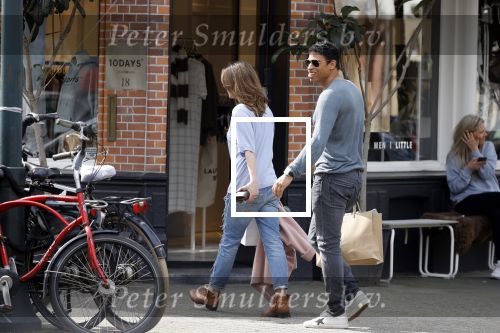 Amsterdam 10 april 2018 
Michael Reiziger met zijn vrouw Anemone in Amsterdam zuid