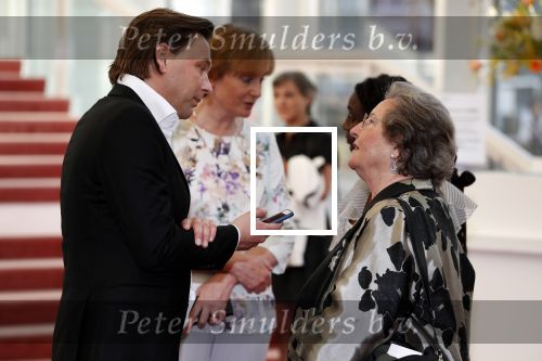 Amsterdam 18 april 2018
 Koning Willem-Alexander en koningin Maxima wonen de premiere bij van Gurre-Lieder in de Nationale Opera & Ballet in de stopera. Oud hofdame van prinses Beatrix Miente Boellaard Stheeman wordt geinterviewd door Matthijs Albers