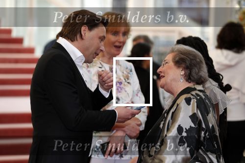 Amsterdam 18 april 2018
 Koning Willem-Alexander en koningin Maxima wonen de premiere bij van Gurre-Lieder in de Nationale Opera & Ballet in de stopera. Oud hofdame van prinses Beatrix Miente Boellaard Stheeman wordt geinterviewd door Matthijs Albers