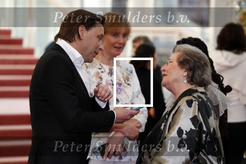 Amsterdam 18 april 2018
 Koning Willem-Alexander en koningin Maxima wonen de premiere bij van Gurre-Lieder in de Nationale Opera & Ballet in de stopera. Oud hofdame van prinses Beatrix Miente Boellaard Stheeman wordt geinterviewd door Matthijs Albers