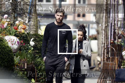 Amsterdam 10 april 2018
Monica Geuze ( zwanger) met haar vriend Lars Veldwijk op de cornelis schuytstraat