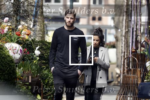 Amsterdam 10 april 2018
Monica Geuze ( zwanger) met haar vriend Lars Veldwijk op de cornelis schuytstraat
