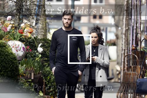 Amsterdam 10 april 2018
Monica Geuze ( zwanger) met haar vriend Lars Veldwijk op de cornelis schuytstraat
