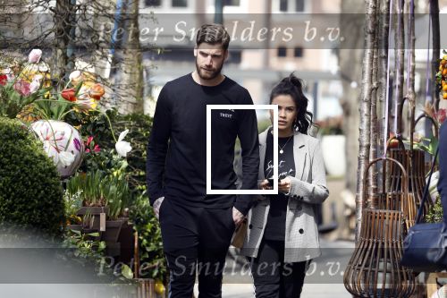 Amsterdam 10 april 2018
Monica Geuze ( zwanger) met haar vriend Lars Veldwijk op de cornelis schuytstraat