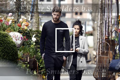 Amsterdam 10 april 2018
Monica Geuze ( zwanger) met haar vriend Lars Veldwijk op de cornelis schuytstraat