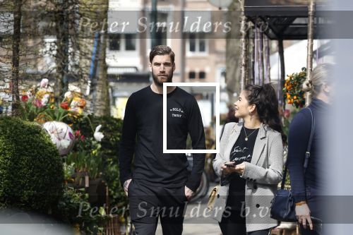 Amsterdam 10 april 2018
Monica Geuze ( zwanger) met haar vriend Lars Veldwijk op de cornelis schuytstraat