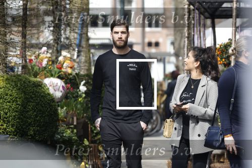 Amsterdam 10 april 2018
Monica Geuze ( zwanger) met haar vriend Lars Veldwijk op de cornelis schuytstraat
