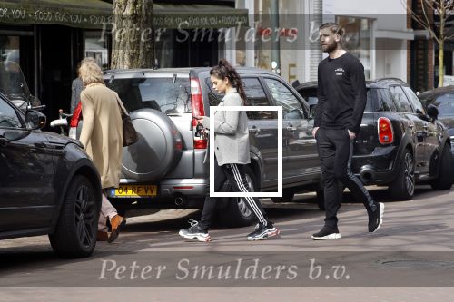 Amsterdam 10 april 2018
Monica Geuze ( zwanger) met haar vriend Lars Veldwijk op de cornelis schuytstraat