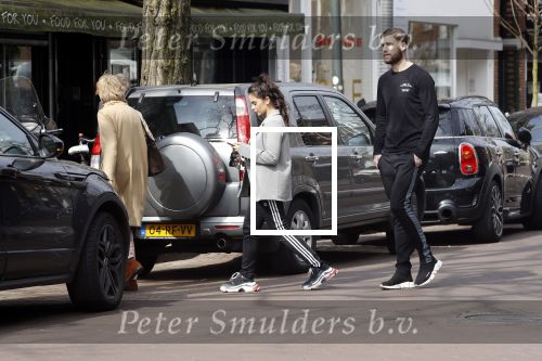 Amsterdam 10 april 2018
Monica Geuze ( zwanger) met haar vriend Lars Veldwijk op de cornelis schuytstraat