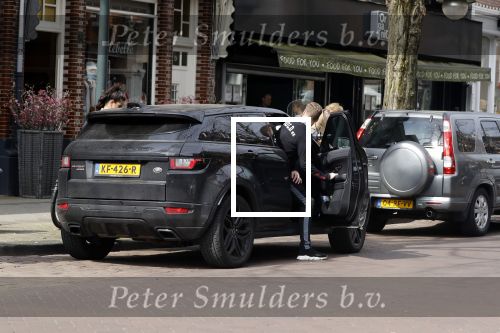 Amsterdam 10 april 2018
Monica Geuze ( zwanger) met haar vriend Lars Veldwijk op de cornelis schuytstraat