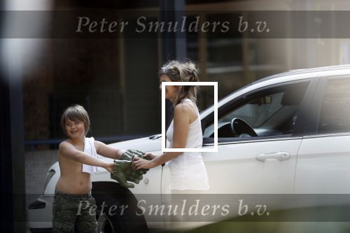 Hilversum 9 mei 2018
Emile Ratelband mag hier onder begeleiding zijn kinderen zien . Zijn ex Moon brengt de kinderen.