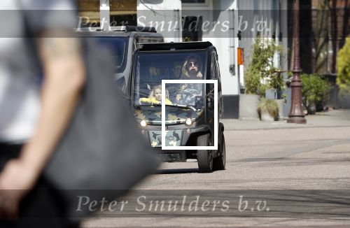 Amsterdam 18 april 2018
Nicolette v dam met haar dochter Kiki Kate in hun biro karretje