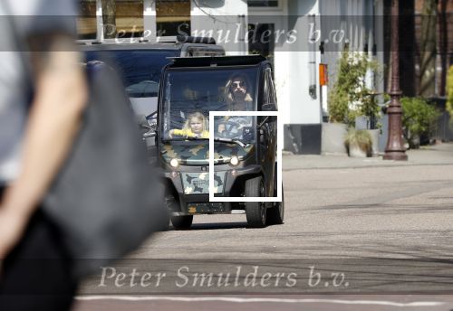Amsterdam 18 april 2018
Nicolette v dam met haar dochter Kiki Kate in hun biro karretje