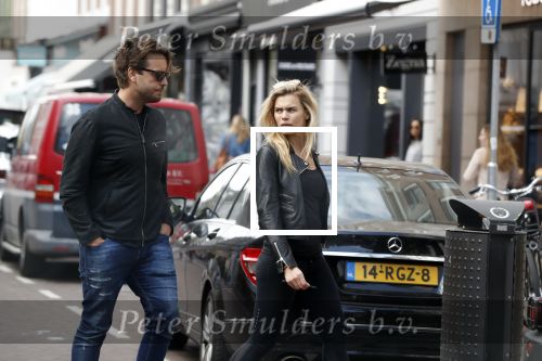 Amsterdam 23 april 2018
Nicolette v Dam met man Bas Smit op de pc hooftstraat.