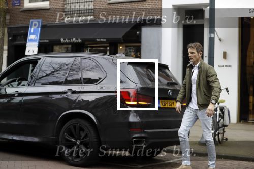 Amsterdam 14 april 2018
Prins Maurits parkeert zijn BMW X5 op een laden en lossen parkeerplaats op de cornelis schuytstraat.