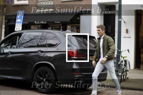 Amsterdam 14 april 2018
Prins Maurits parkeert zijn BMW X5 op een laden en lossen parkeerplaats op de cornelis schuytstraat.