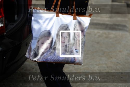 Amsterdam 24 september 2018
Diner met oa Koningin Maxima Prinses Beatrix en Prinses Margriet in het paleis op de dam. Tas met foto erop van Prinses Amalia Ariane en Alexia
