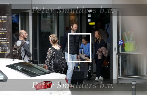 Ibiza 28 april 2018
Prinses Margarita met haar man Tjalling ten Cate en hun dochters Paola en Julia op het viegveld van ibiza