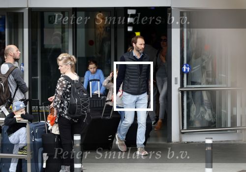 Ibiza 28 april 2018
Prinses Margarita met haar man Tjalling ten Cate en hun dochters Paola en Julia op het viegveld van ibiza