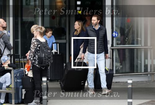 Ibiza 28 april 2018
Prinses Margarita met haar man Tjalling ten Cate en hun dochters Paola en Julia op het viegveld van ibiza