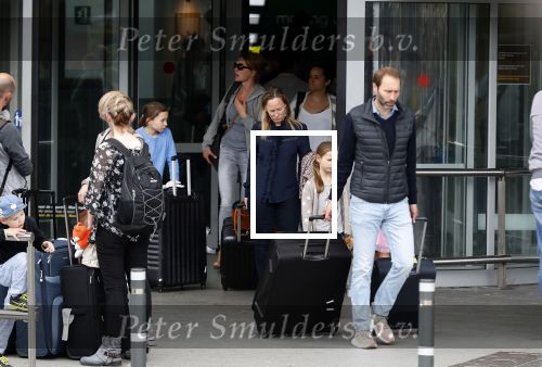 Ibiza 28 april 2018
Prinses Margarita met haar man Tjalling ten Cate en hun dochters Paola en Julia op het viegveld van ibiza