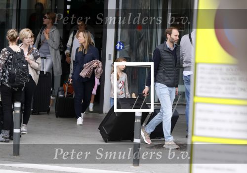 Ibiza 28 april 2018
Prinses Margarita met haar man Tjalling ten Cate en hun dochters Paola en Julia op het viegveld van ibiza