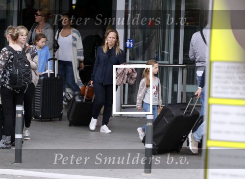 Ibiza 28 april 2018
Prinses Margarita met haar man Tjalling ten Cate en hun dochters Paola en Julia op het viegveld van ibiza
