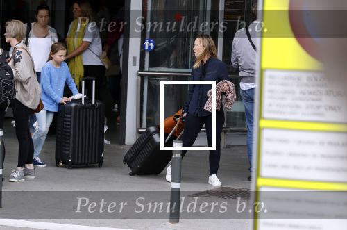 Ibiza 28 april 2018
Prinses Margarita met haar man Tjalling ten Cate en hun dochters Paola en Julia op het viegveld van ibiza