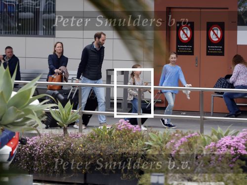 Ibiza 28 april 2018
Prinses Margarita met haar man Tjalling ten Cate en hun dochters Paola en Julia op het viegveld van ibiza