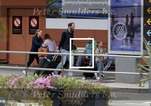 Ibiza 28 april 2018
Prinses Margarita met haar man Tjalling ten Cate en hun dochters Paola en Julia op het viegveld van ibiza
