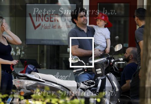 Amsterdam 6 mei 2018
Een zwanger Liza Sips met partner Ralph Manheim en zoon